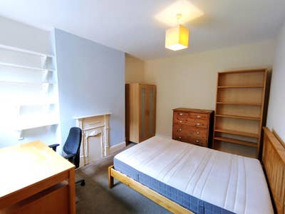 Double rooms in spacious Beeston house share Main Photo