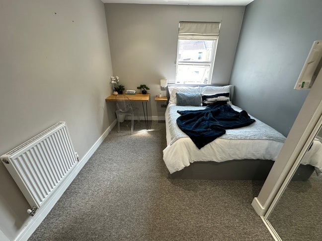 🏡 Spacious Ground Floor Room  in Town Centre Main Photo
