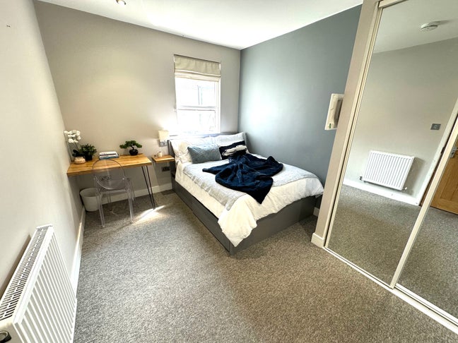 🏡 Spacious Ground Floor Room  in Town Centre Main Photo