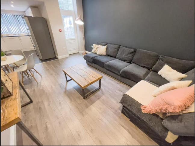 2 cute double rooms available in shared house! Main Photo