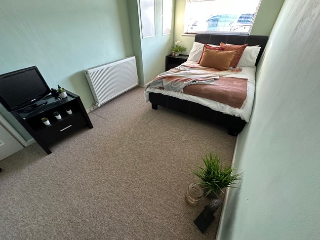 🏡 Spacious West Swindon Double Bedroom Main Photo