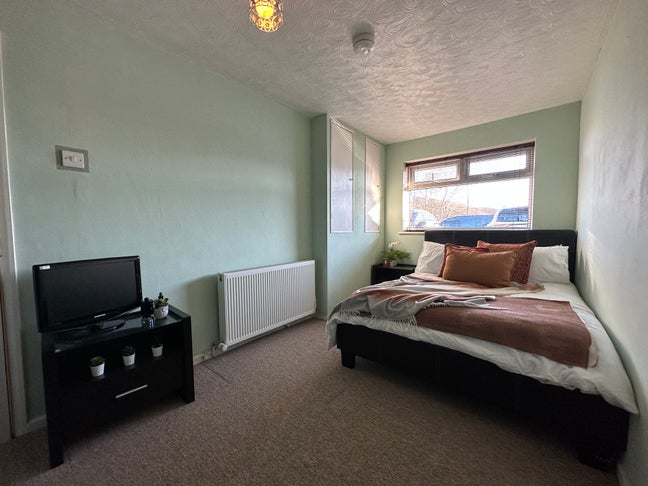 🏡 Spacious West Swindon Double Bedroom Main Photo