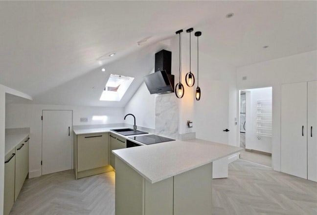 Luxury 1 bed in prime location (inc. bills) Main Photo