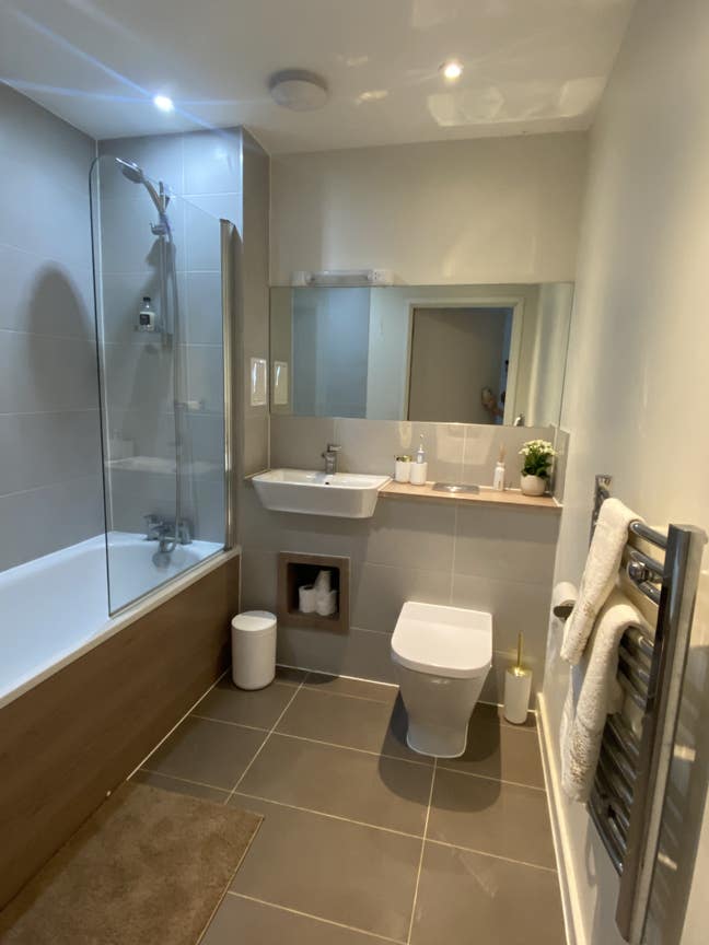 Double bed available per days or week  Main Photo