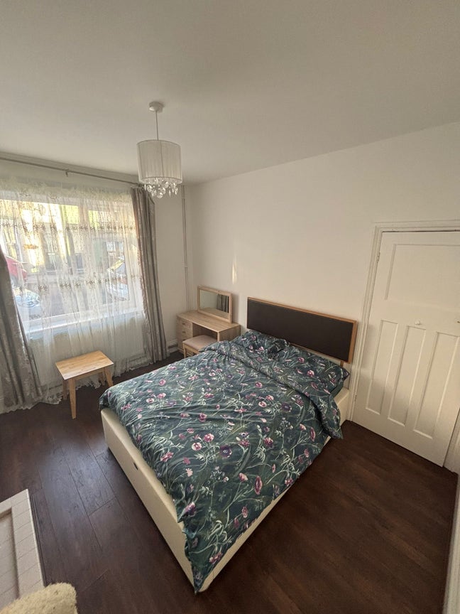 1 double  room for rent  £580 all bills in  Main Photo