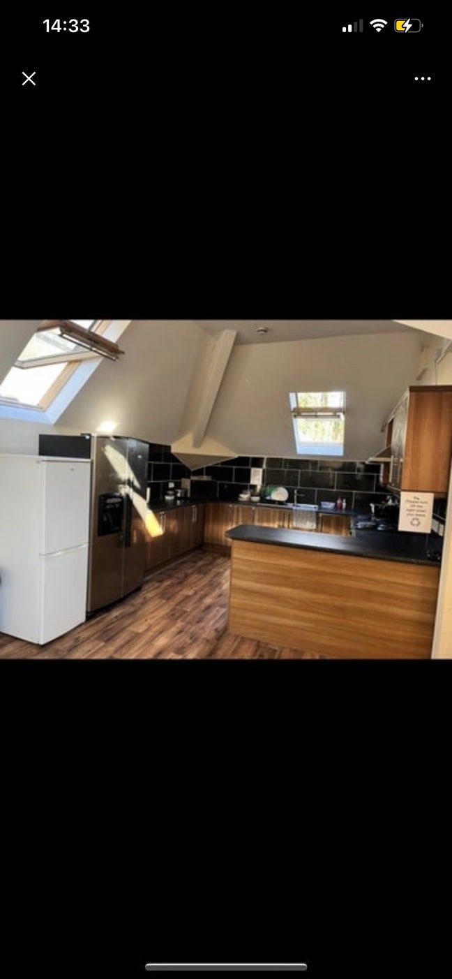 En suite room with shared kitchen for rent Main Photo