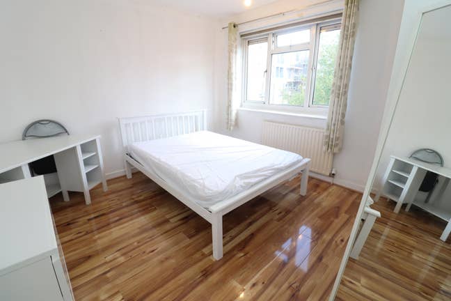 ⭐ 2 Rooms • 60s to Mile End • Unbeatable Location Main Photo