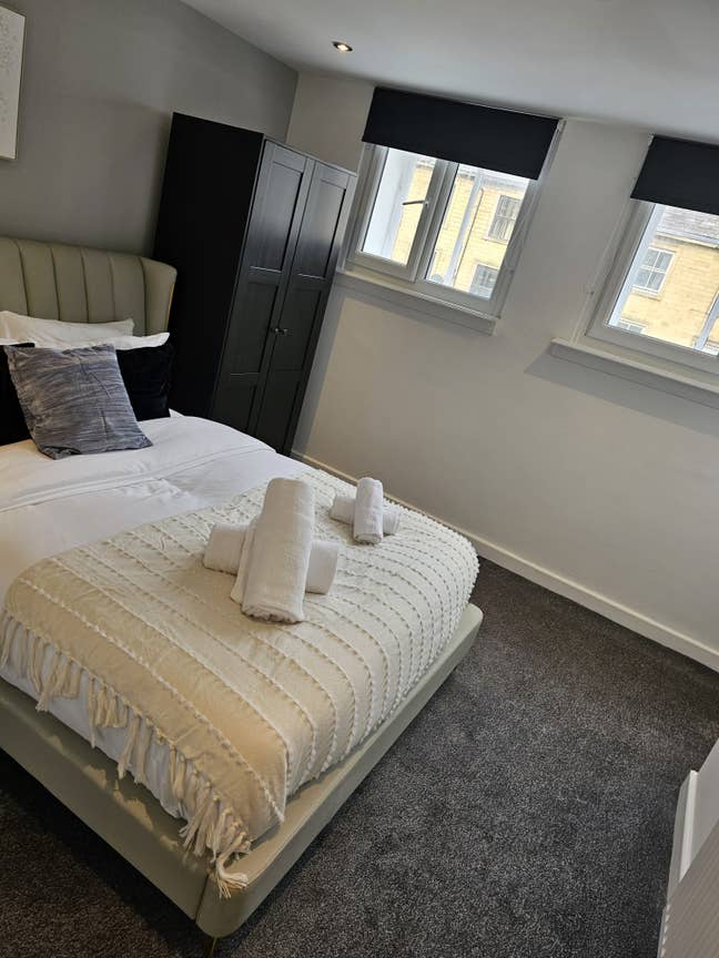 Rooms in luxary house for professional FEMALES Main Photo