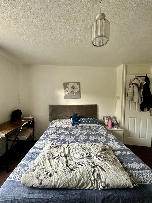 Large Double 5 Minutes from Central MK Main Photo