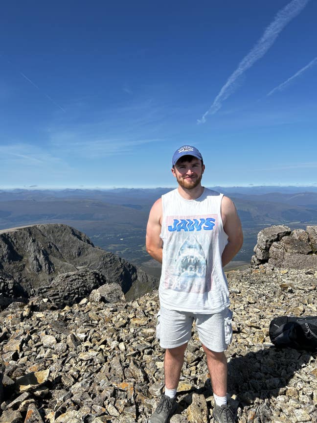 Looking for place to stay/ roommate to rent  Main Photo