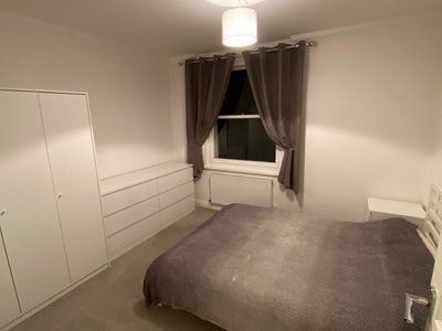 Double bedroom in clean and friendly 2-bed flat Main Photo