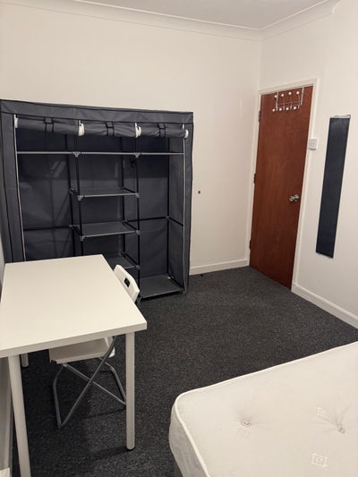 Beautiful Furnished 5 Bed House Treforest  Main Photo