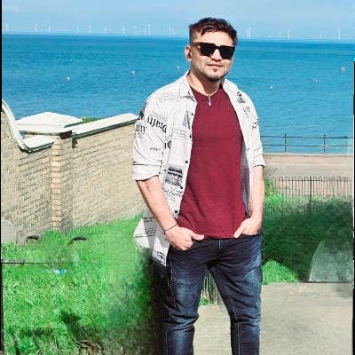 Professional Male seeks a single or double room Main Photo