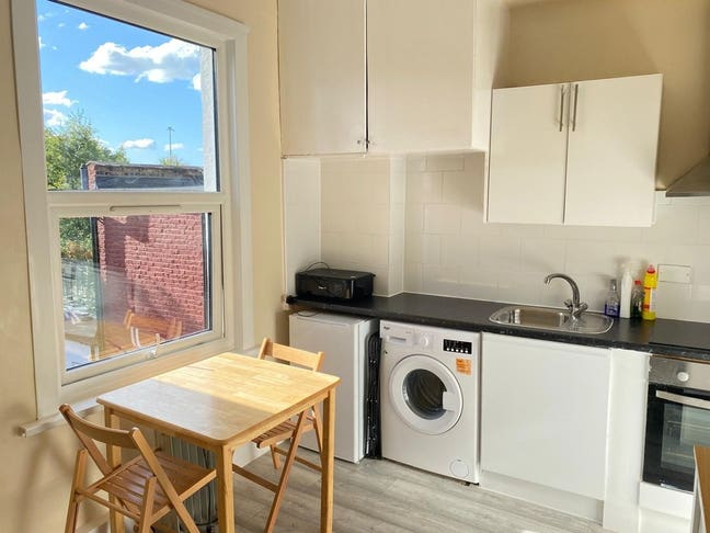 Studio Flat - Wightman Road N4 Main Photo