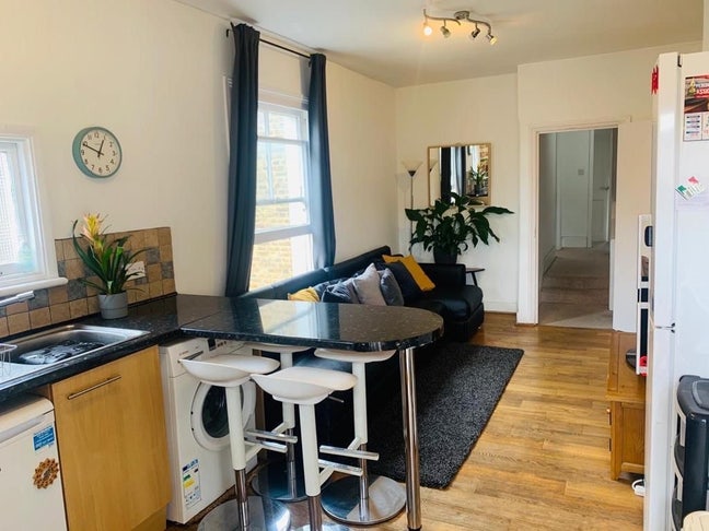 Double Room in Tooting Broadway Main Photo