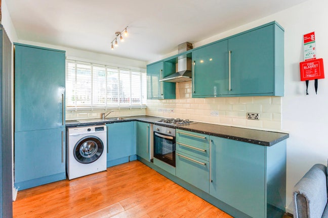 2 double bedrooms available in 4 bed shared house Main Photo