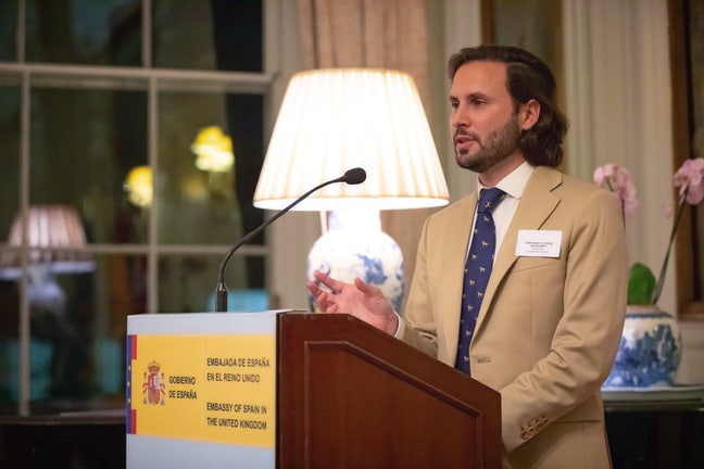 Professional Male seeks a single or double room Main Photo