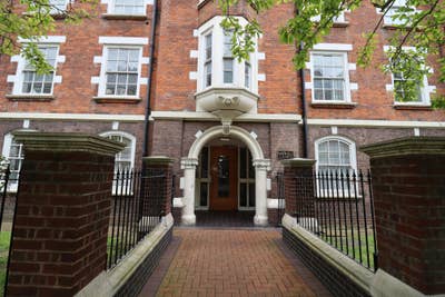 Comfy Room in 2-Bed (Marylebone), Female Flatshare Main Photo
