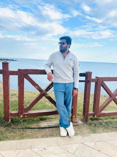 Buddy Up? Let’s Find a Great Place in Manchester Main Photo