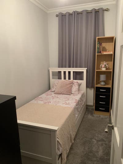 Single room to let in a Family home  Main Photo