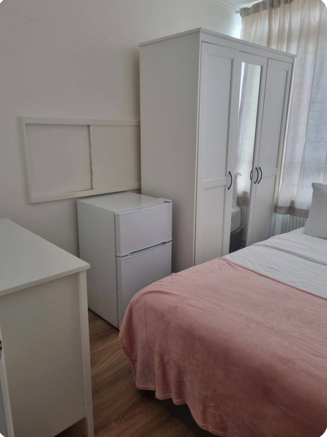 Rent Double Room  Main Photo