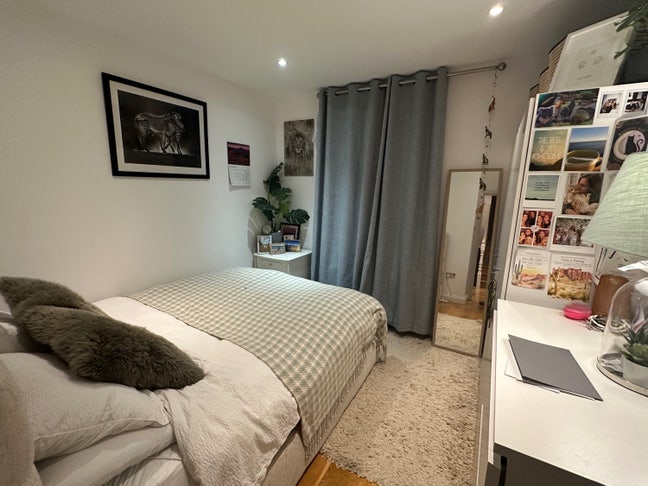 Double room + own bathroom available in Earlsfield Main Photo