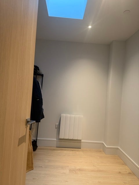 Modern 1-Bed Flat + Office room / Tenancy Takeover Main Photo