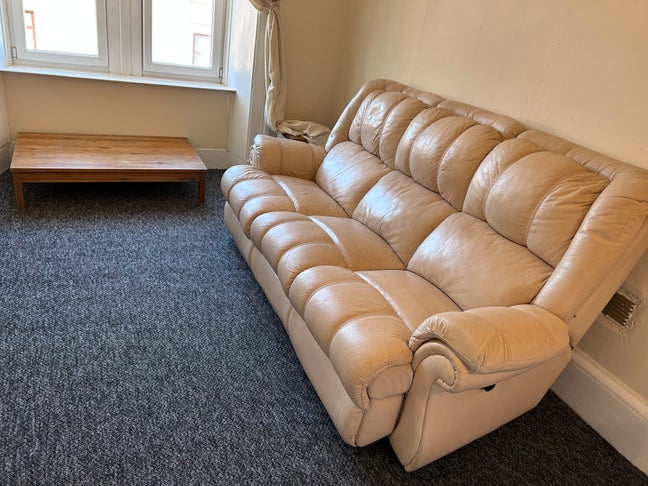 Furnished 2Bedroom Flat Queens Park Glasgow Main Photo