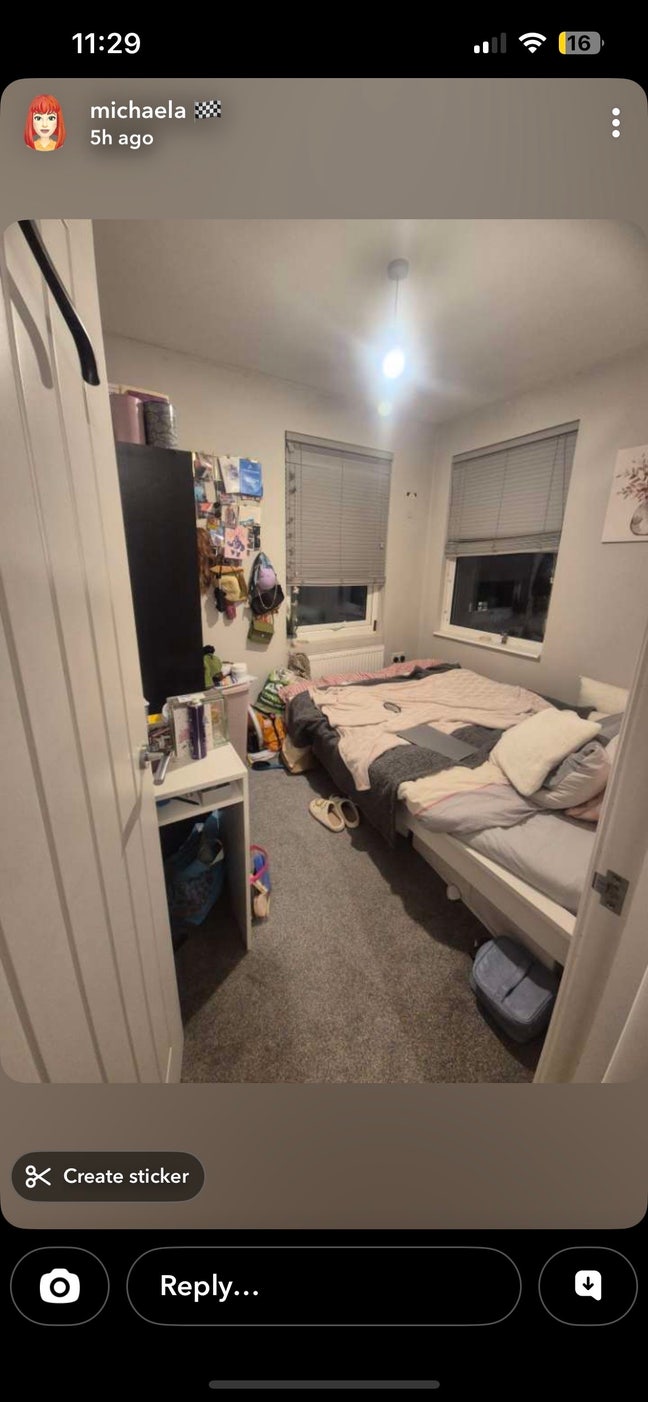 Sea side town wanted female roommate (April 2026) Main Photo