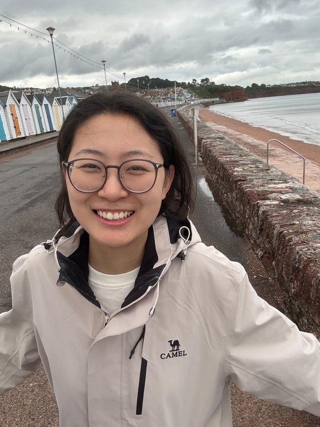 Looking for a flatmate (room available) Main Photo