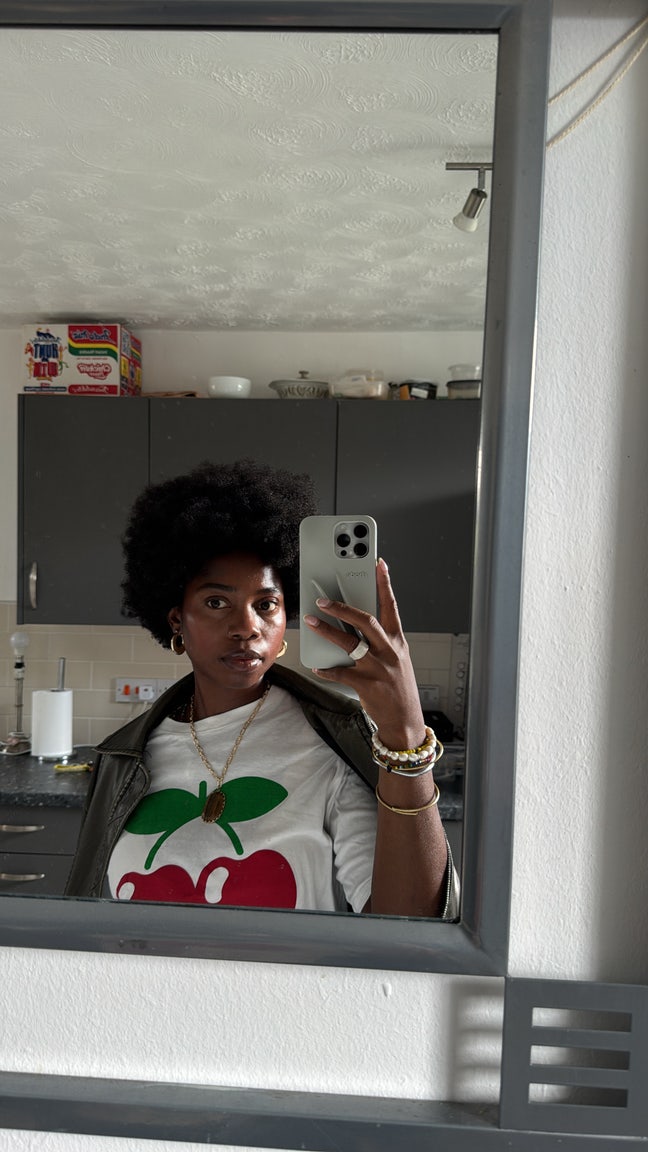 Professional Female seeks a single or double room Main Photo