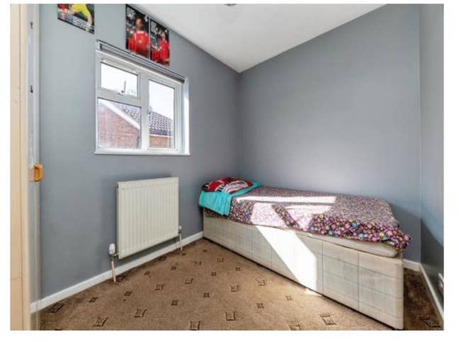 Single bedroom and double bedroom available. Main Photo