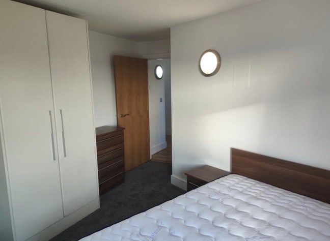 One double bedroom available in 2bedroom flat  Main Photo