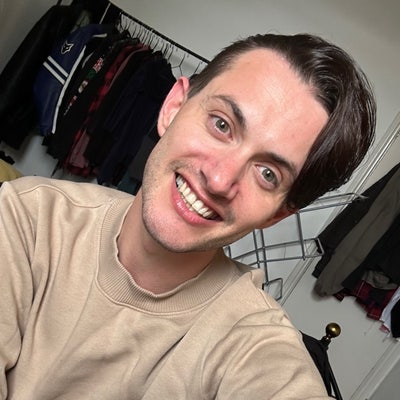 33 year old professional male seeking double room Main Photo