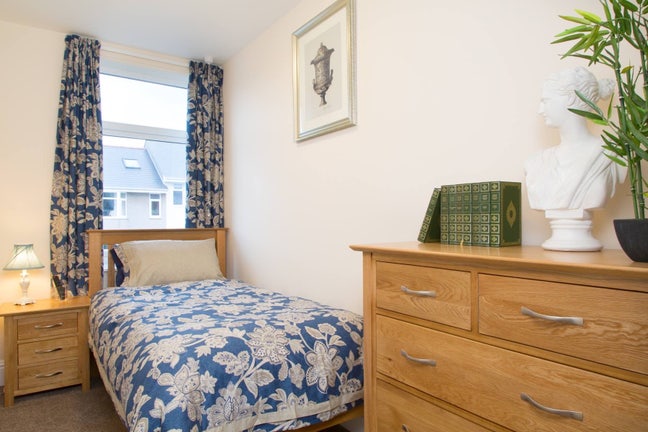 Beautiful single and double rooms to let  Main Photo