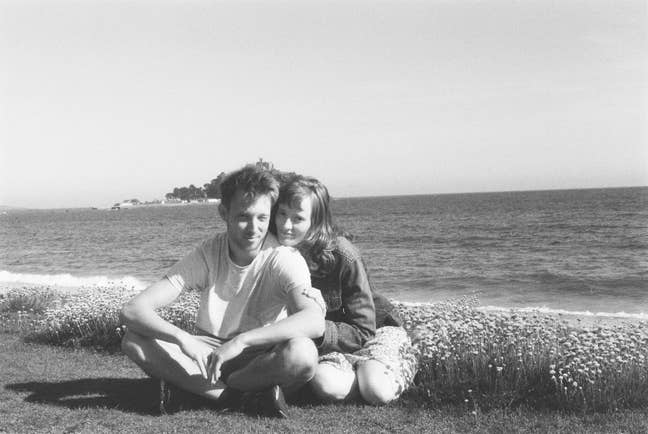 Looking for studio/flat - couple Main Photo