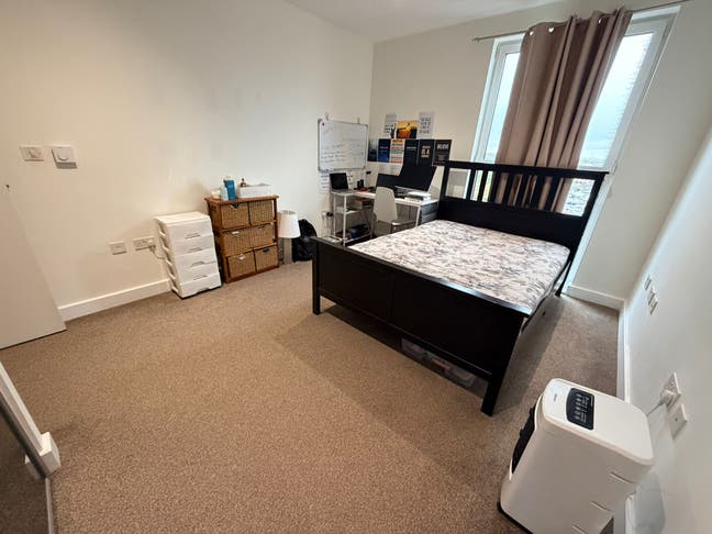 Large Bright Double Room in Alperton Main Photo