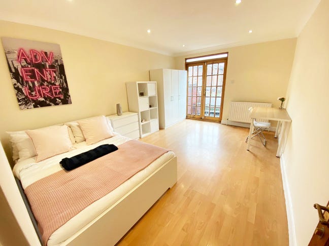 Prime Double Room in a First-Class Flat Main Photo