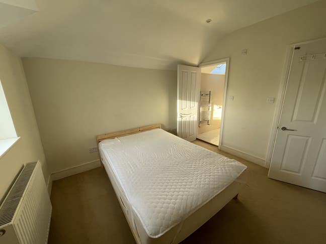 Double room in flat with views of the Thames Main Photo