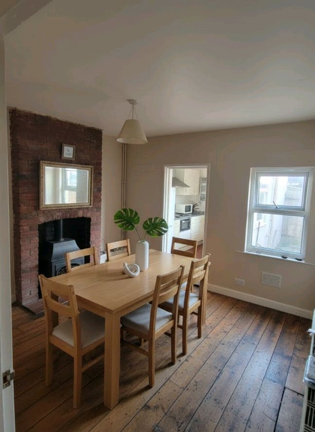 Cozy House for Sale  Main Photo