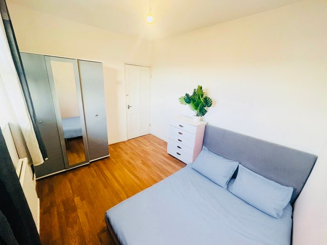Beautiful Double Room in a 3 bedroom 😍 Nine Elms 😍 Main Photo