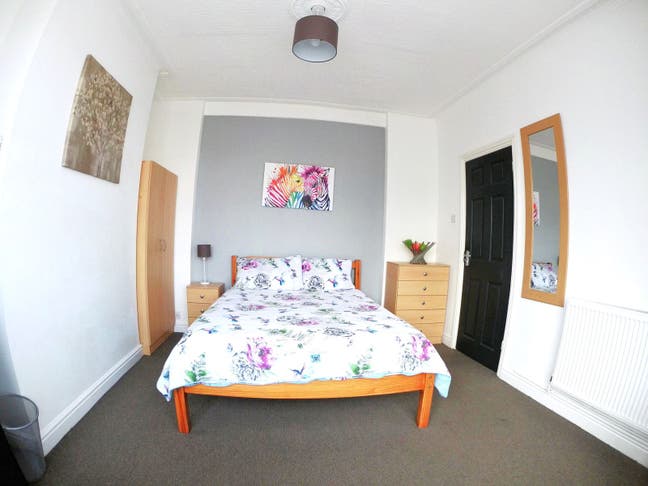 Fully Furnished Ensuite Double Room To Let -  Main Photo