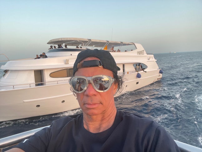 Professional Male seeks a single or double room Main Photo