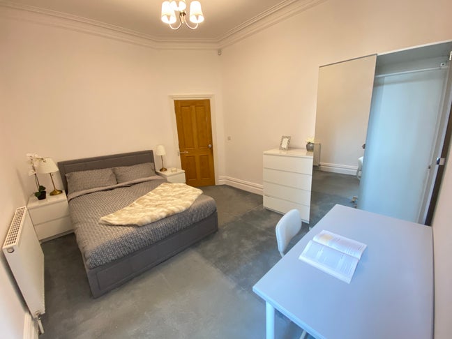 Good size double, perfect location all bills incl. Main Photo