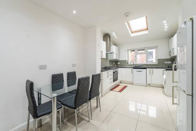 Refurbished 4 Bedroom House in Tooting - SW17 Main Photo