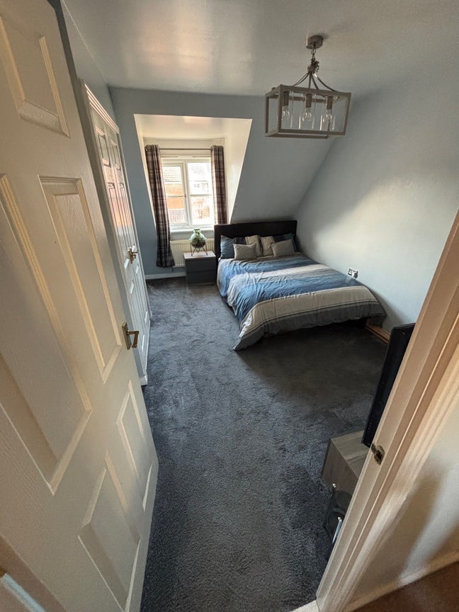 Large Double Room to Let in Bure Park Bicester Main Photo