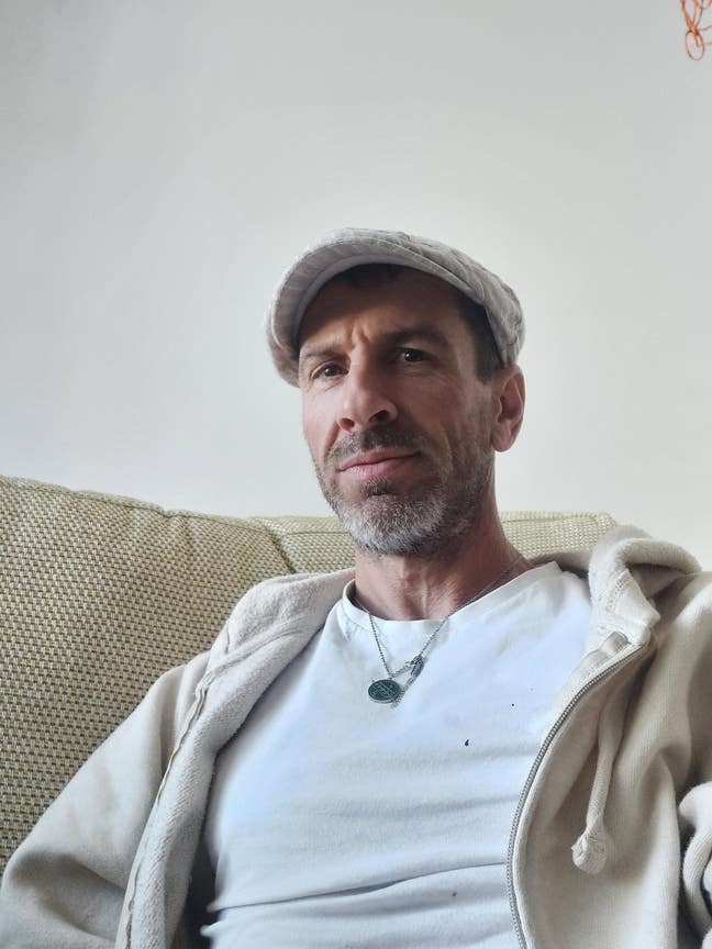 Professional Male seeks a single or double room Main Photo