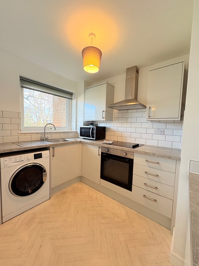 Large 2 Bed Maisonette located Dronfield Woodhouse Main Photo