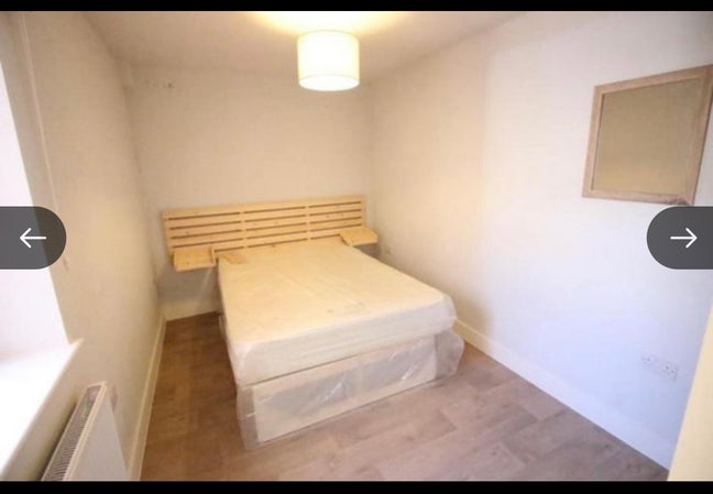 One double room available in a two bedroom flat Main Photo