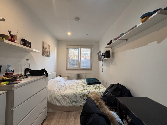 Adorable studio Main Photo